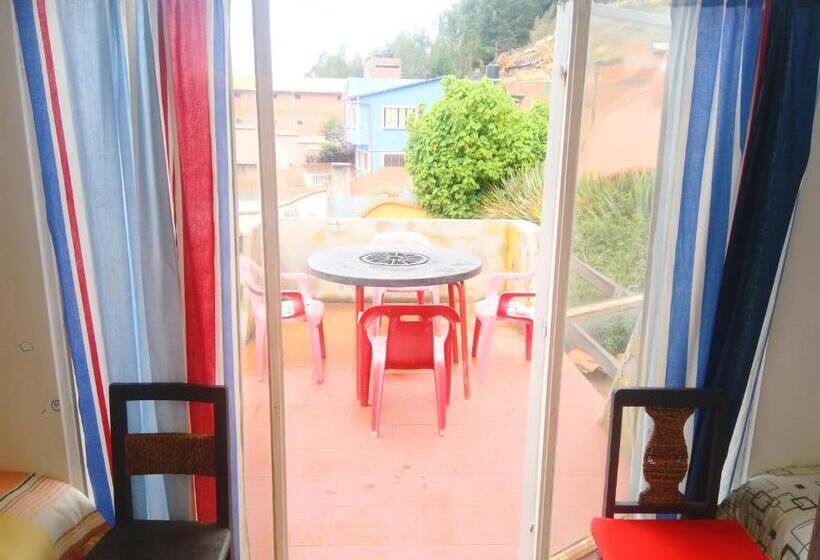 پانسیون Lake Chalet