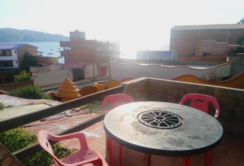 پانسیون Lake Chalet