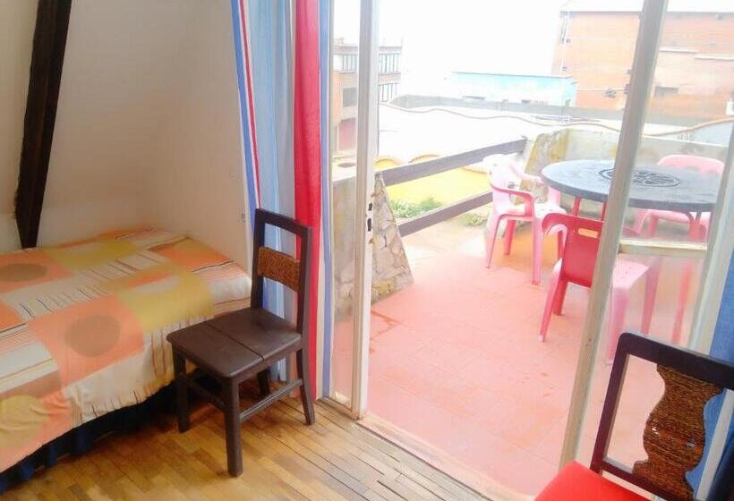 پانسیون Lake Chalet