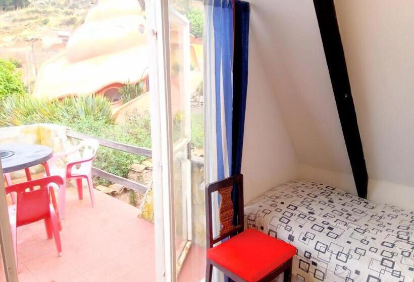 پانسیون Lake Chalet