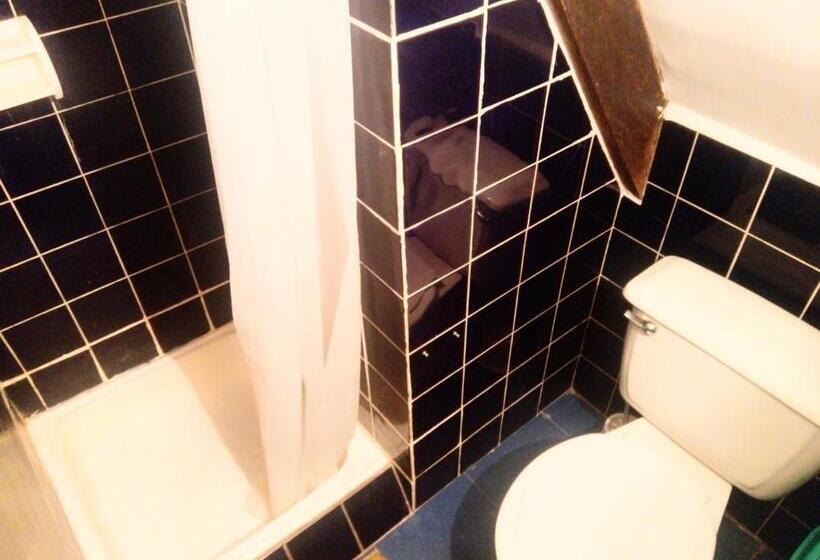 پانسیون Lake Chalet