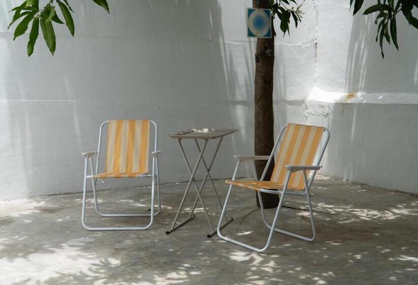 פנסיון Nginapdipadang, Parkit House, Near Universitas Negeri Padang, 10mins Padang Beach