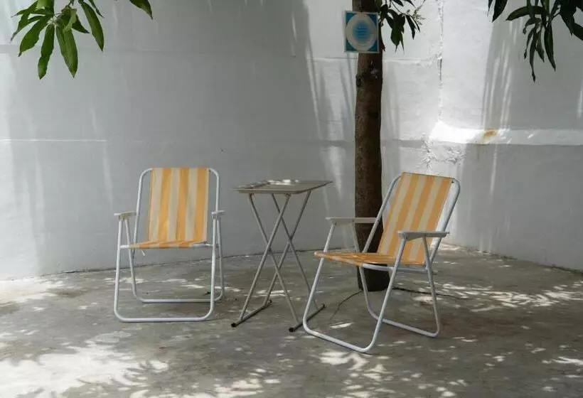 Majatalo Nginapdipadang, Parkit House, Near Universitas Negeri Padang, 10mins Padang Beach