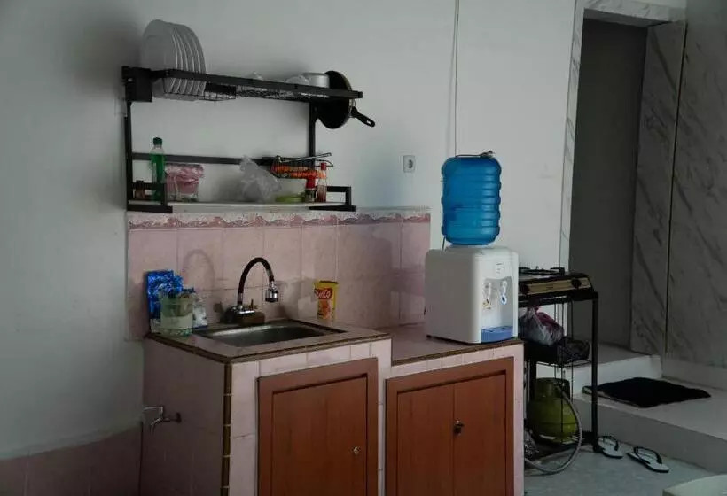 Majatalo Nginapdipadang, Parkit House, Near Universitas Negeri Padang, 10mins Padang Beach