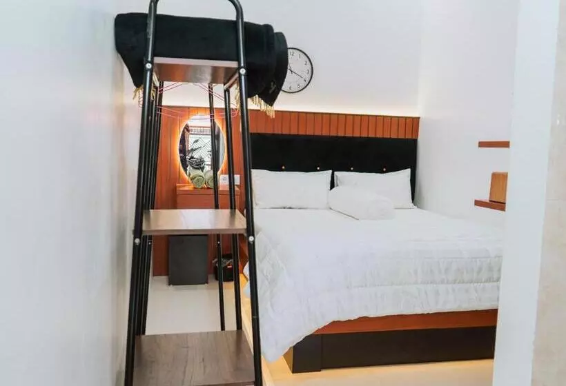 Majatalo Nginapdipadang, Parkit House, Near Universitas Negeri Padang, 10mins Padang Beach