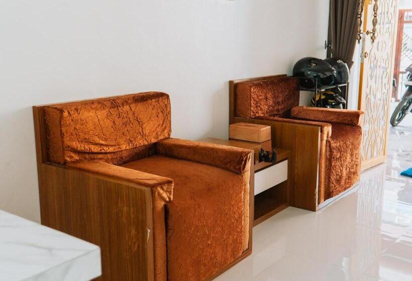 פנסיון Nginapdipadang, Parkit House, Near Universitas Negeri Padang, 10mins Padang Beach