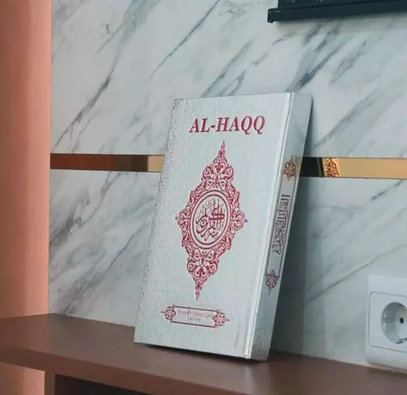 Majatalo Nginapdipadang, Parkit House, Near Universitas Negeri Padang, 10mins Padang Beach