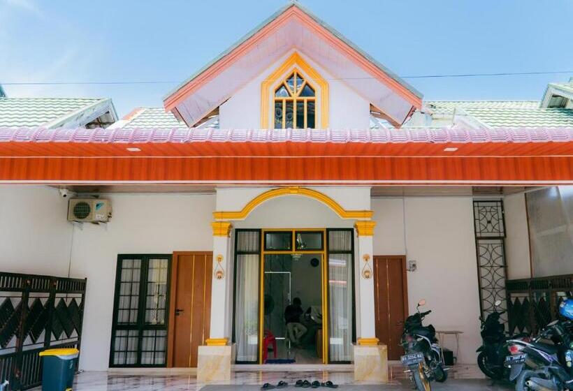 פנסיון Nginapdipadang, Parkit House, Near Universitas Negeri Padang, 10mins Padang Beach