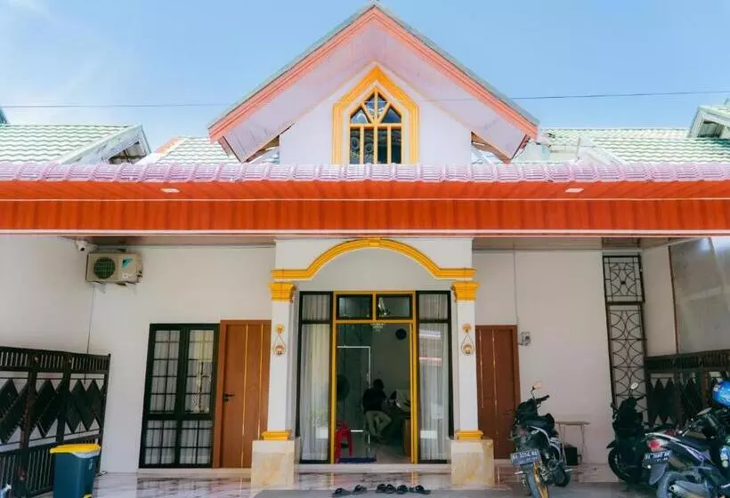 Majatalo Nginapdipadang, Parkit House, Near Universitas Negeri Padang, 10mins Padang Beach