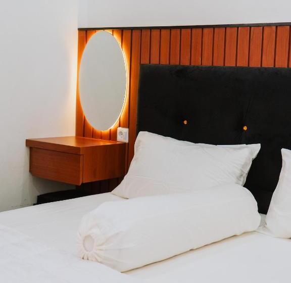 פנסיון Nginapdipadang, Parkit House, Near Universitas Negeri Padang, 10mins Padang Beach