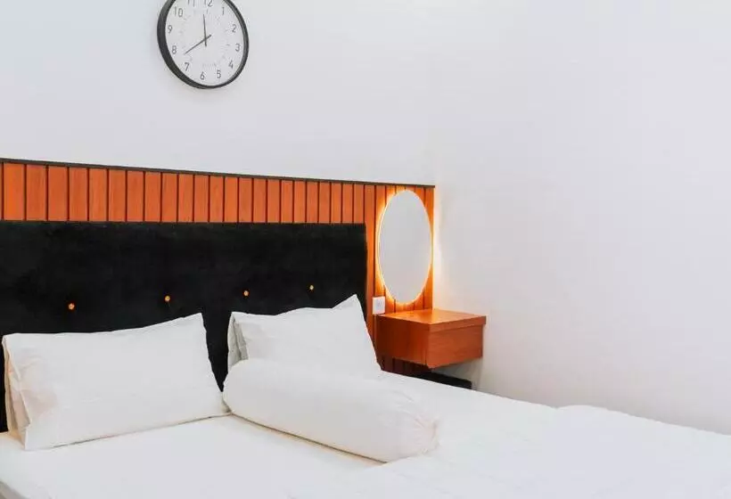 Majatalo Nginapdipadang, Parkit House, Near Universitas Negeri Padang, 10mins Padang Beach