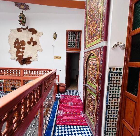 膳宿费 Riaad Hamad