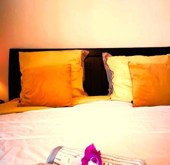 تختخواب و صبحانه Le Panoramique Loft