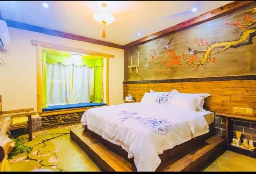 هتل Butterfly Flowers Inn  One Way Free Pick Up From Airport Over 2 Nights