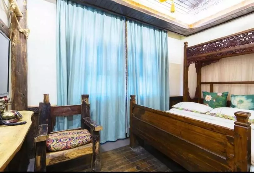 هتل Butterfly Flowers Inn  One Way Free Pick Up From Airport Over 2 Nights