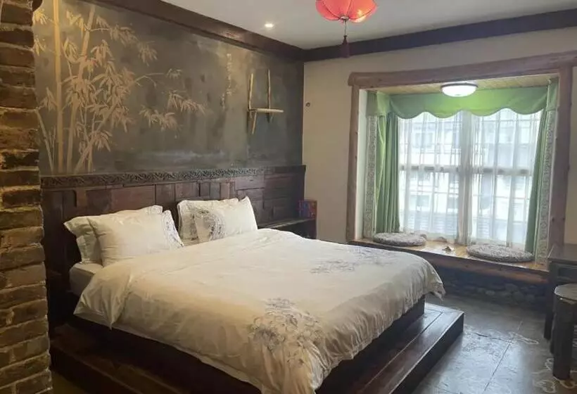 هتل Butterfly Flowers Inn  One Way Free Pick Up From Airport Over 2 Nights