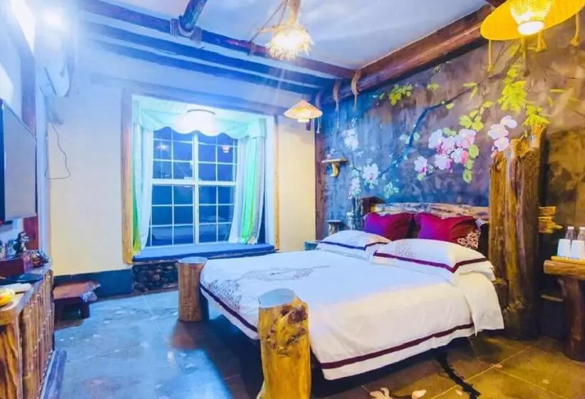 هتل Butterfly Flowers Inn  One Way Free Pick Up From Airport Over 2 Nights