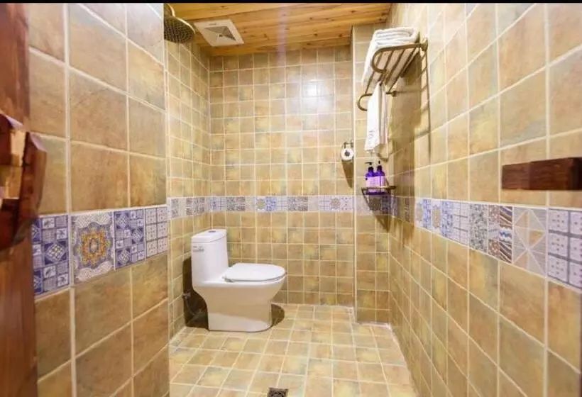 هتل Butterfly Flowers Inn  One Way Free Pick Up From Airport Over 2 Nights