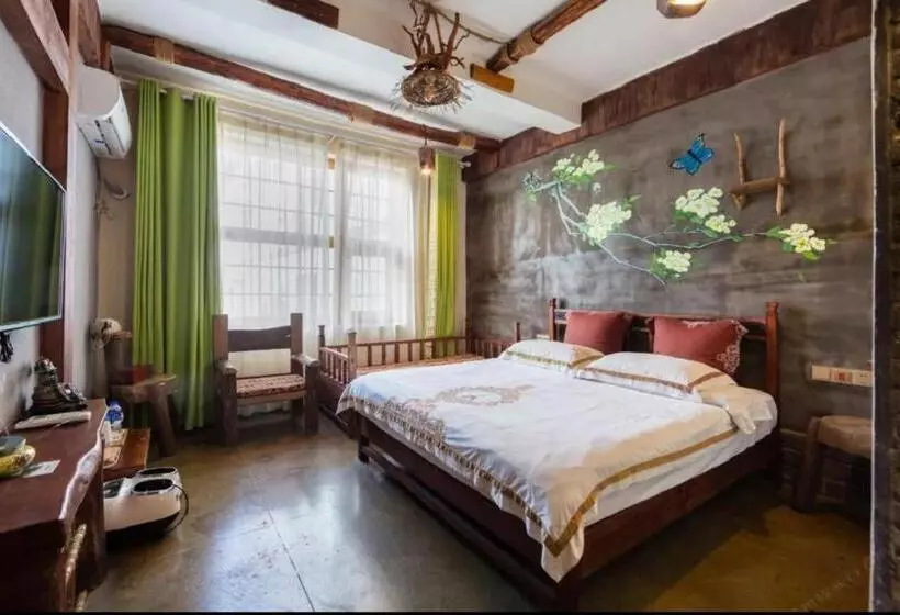 هتل Butterfly Flowers Inn  One Way Free Pick Up From Airport Over 2 Nights