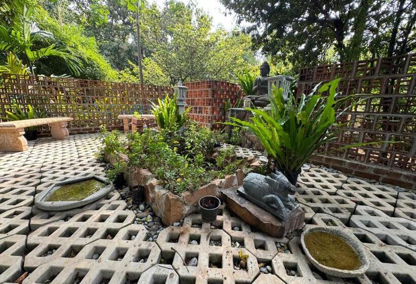 호텔 Chikoo Farm Inn