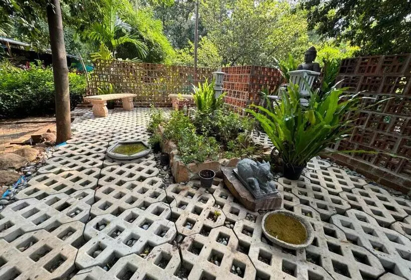 Hotelli Chikoo Farm Inn