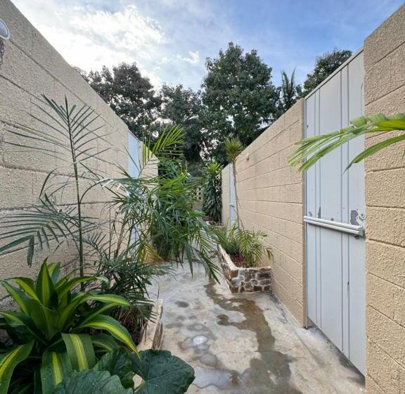 호텔 Chikoo Farm Inn