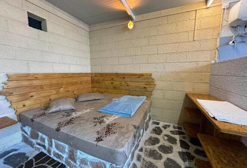 호텔 Chikoo Farm Inn