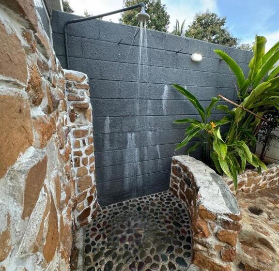 호텔 Chikoo Farm Inn