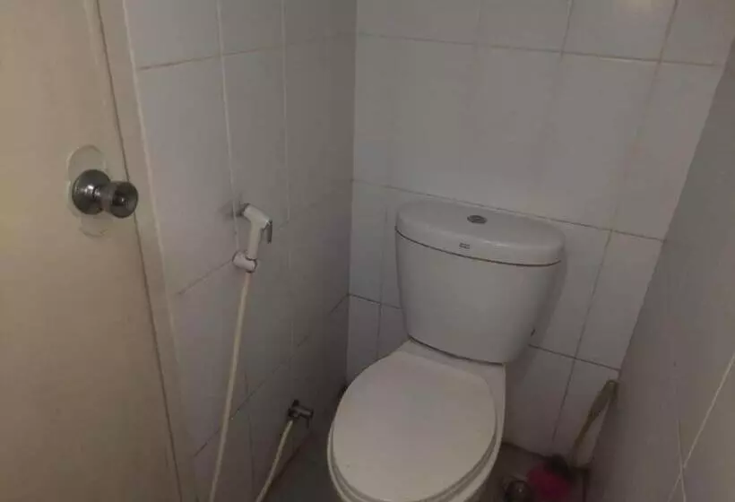 Hotelli Collection O 93386 Apartemen Grand Sentraland By Mira