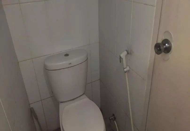 Hotelli Collection O 93386 Apartemen Grand Sentraland By Mira