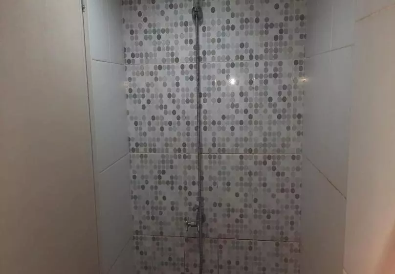 Hotelli Collection O 93386 Apartemen Grand Sentraland By Mira