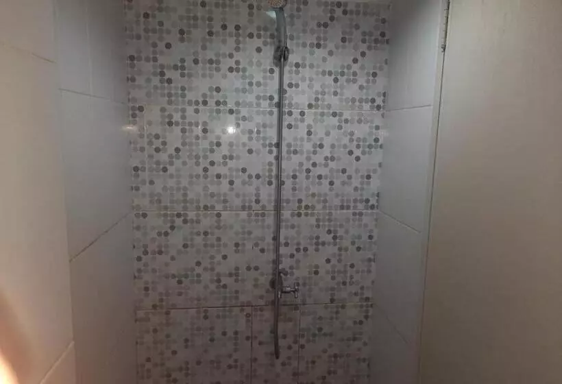 Hotelli Collection O 93386 Apartemen Grand Sentraland By Mira