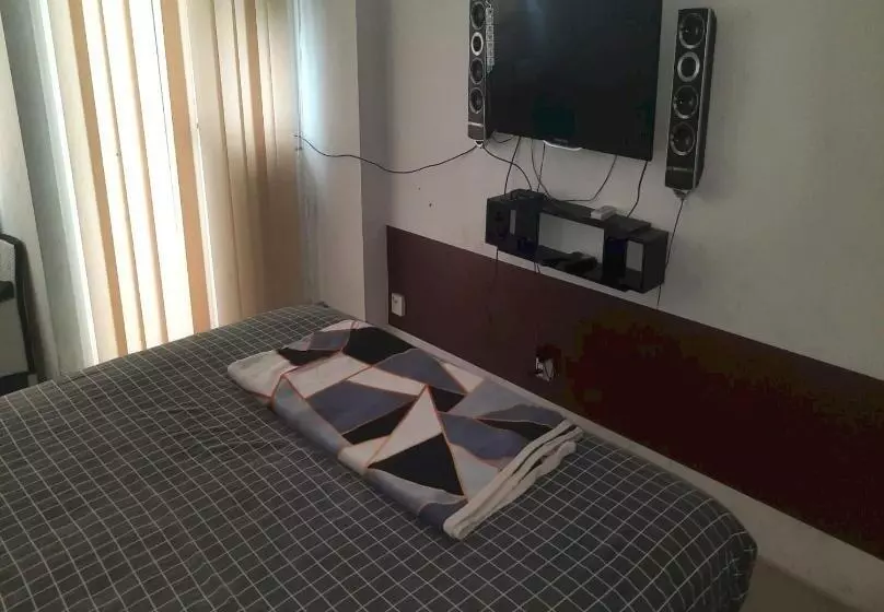 Hotelli Collection O 93386 Apartemen Grand Sentraland By Mira