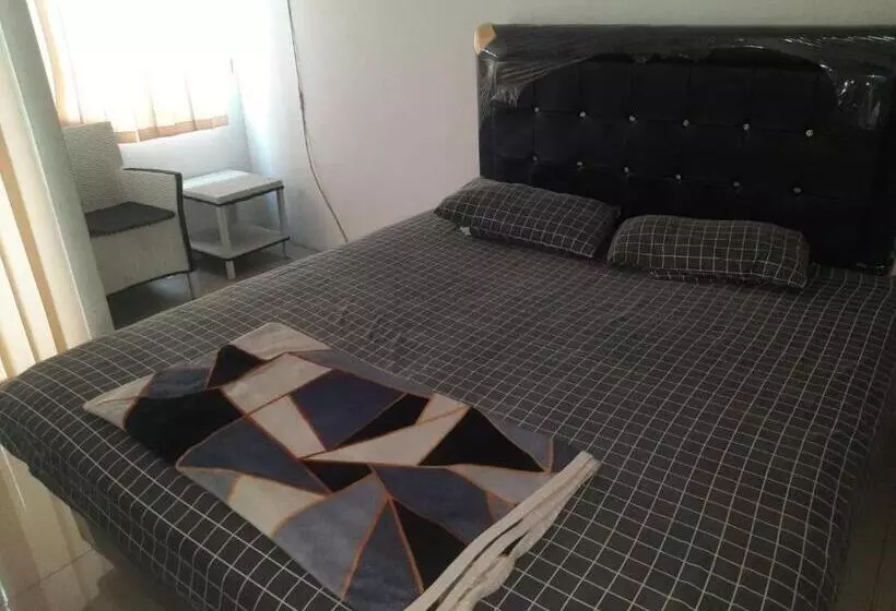 Hotelli Collection O 93386 Apartemen Grand Sentraland By Mira