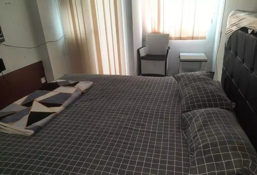 Hotelli Collection O 93386 Apartemen Grand Sentraland By Mira