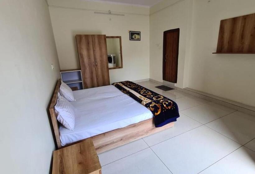 Hotel Hashtag Cafe And Stays