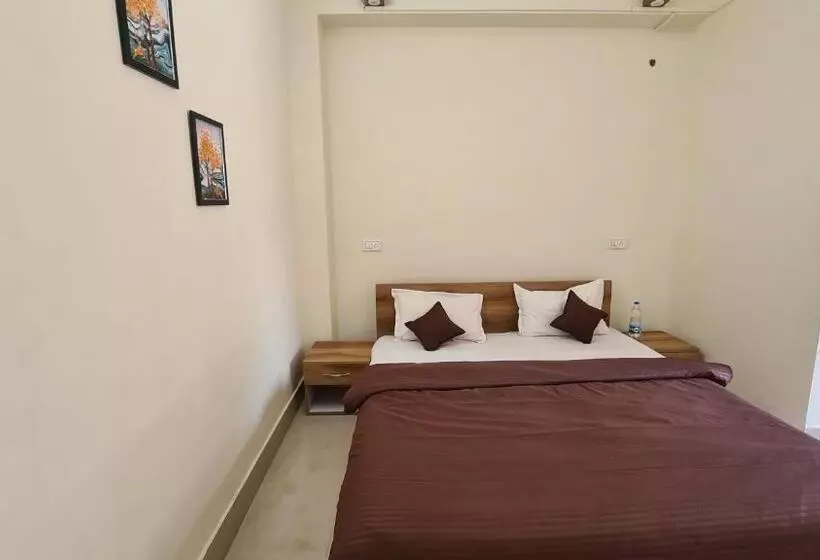 Hotelli Hashtag Cafe And Stays