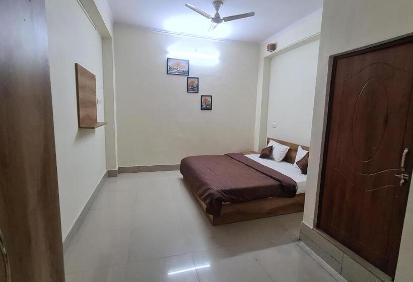 Hotel Hashtag Cafe And Stays