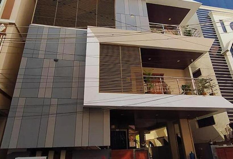 Hotelli Fabexpress 7 Hills Home Stay