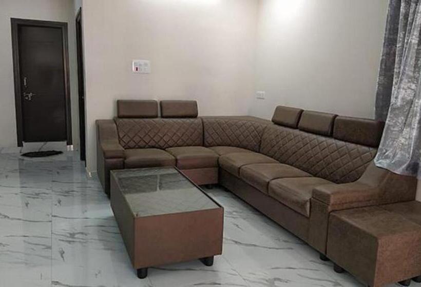 Hotelli Fabexpress 7 Hills Home Stay