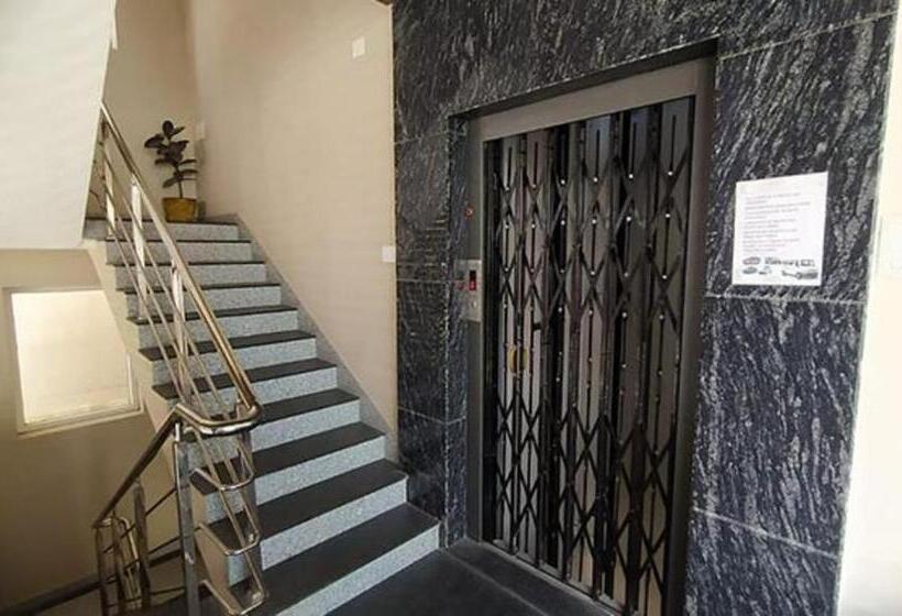 Hotelli Fabexpress 7 Hills Home Stay