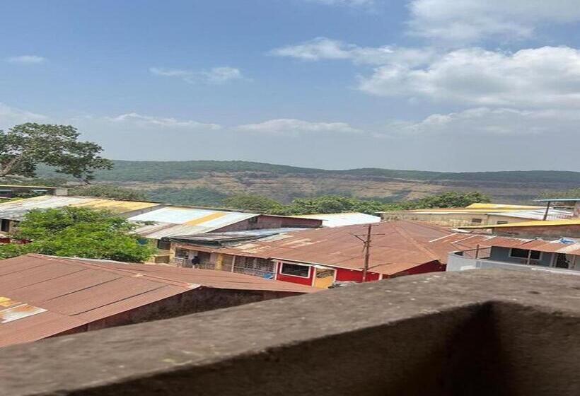 호텔 The Hilltop Residency, Matheran