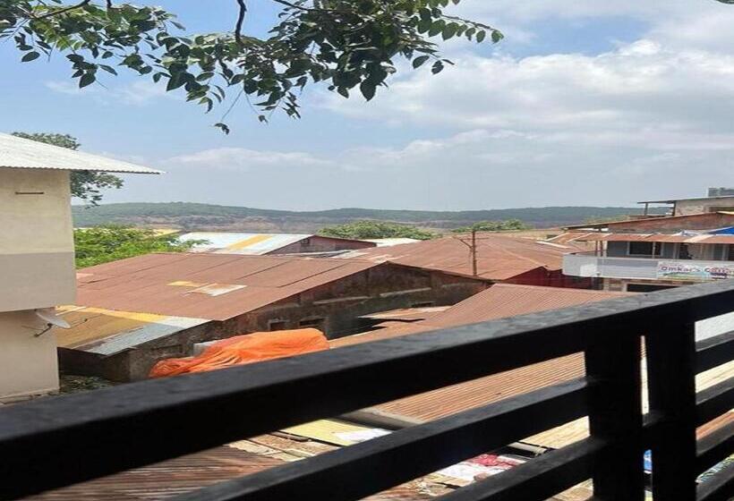 호텔 The Hilltop Residency, Matheran