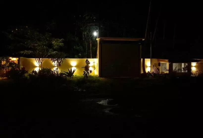 ホテル Villa Sanasika