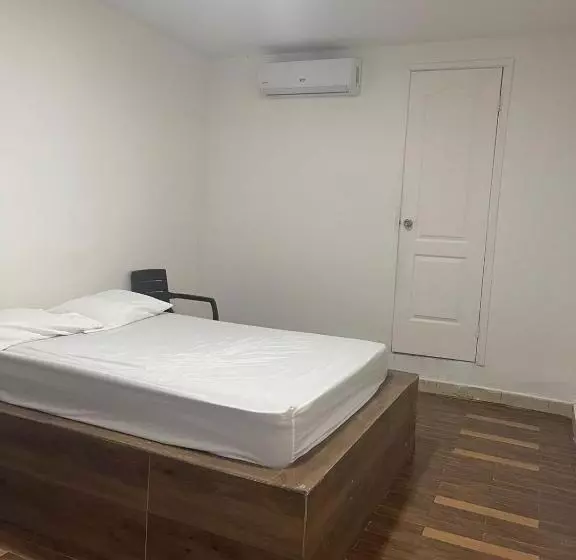 پانسیون Hostal Georgina
