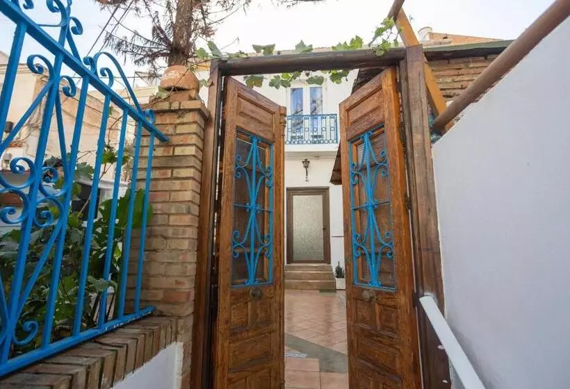پانسیون Naim Guest House