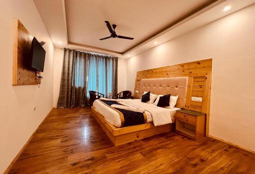 פנסיון The Manali Castle Majestic Mountain Retreat