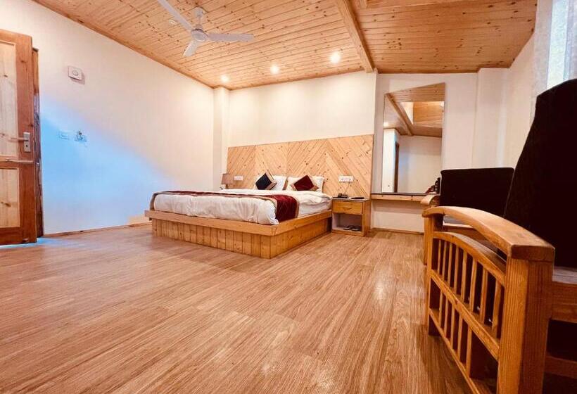 פנסיון The Manali Castle Majestic Mountain Retreat