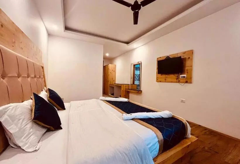 ペンション The Manali Castle   Majestic Mountain Retreat
