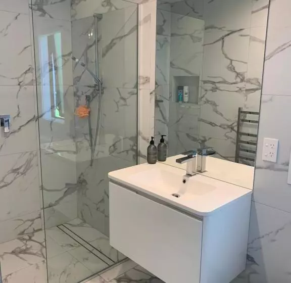 پانسیون The Gate House